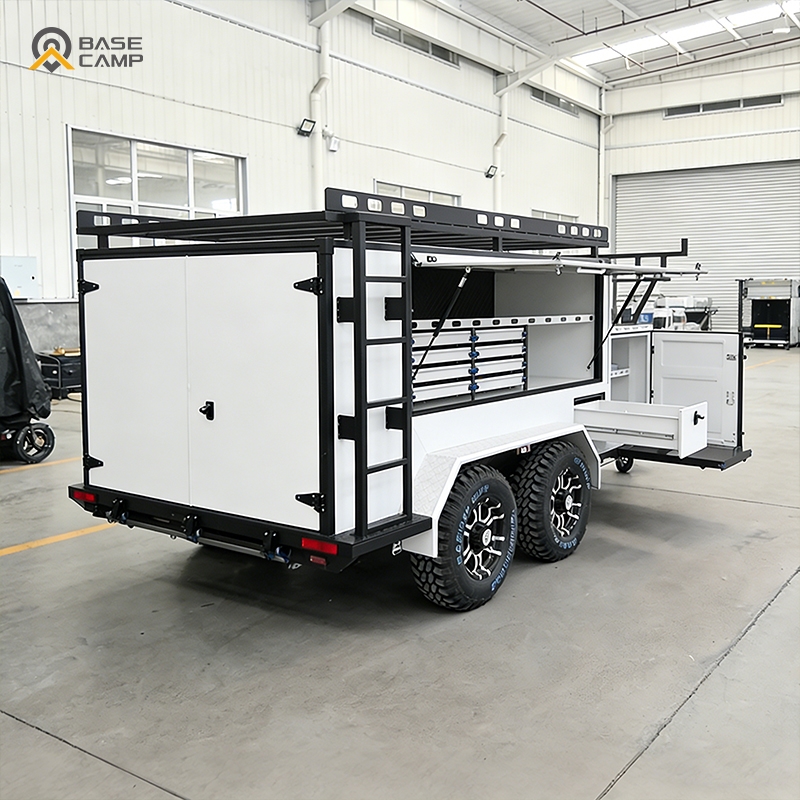 مقطورة نقل مغلقة شديدة التحمل  - مراجعة Heavy Equipment Haulers وسعره